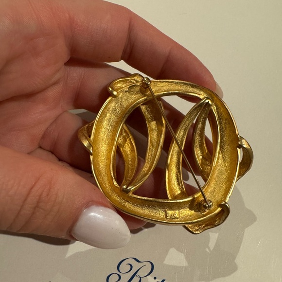 Vintage Fernando Originals gold tone abstract wreath brooch pin - Picture 4 of 13